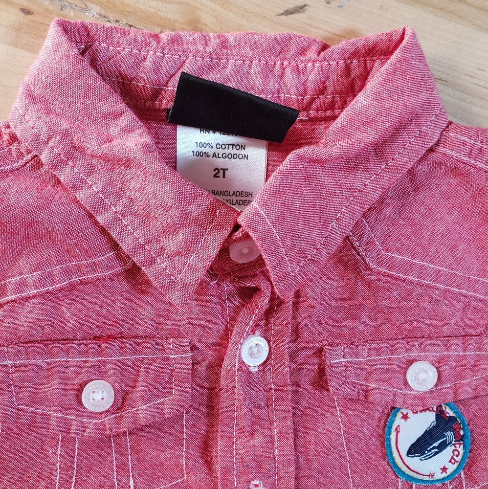 Boys Rock red button down 2T - Picture 3 of 4